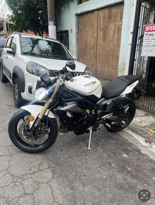 TRIUMPH STREET TRIPLE 675 ABS 